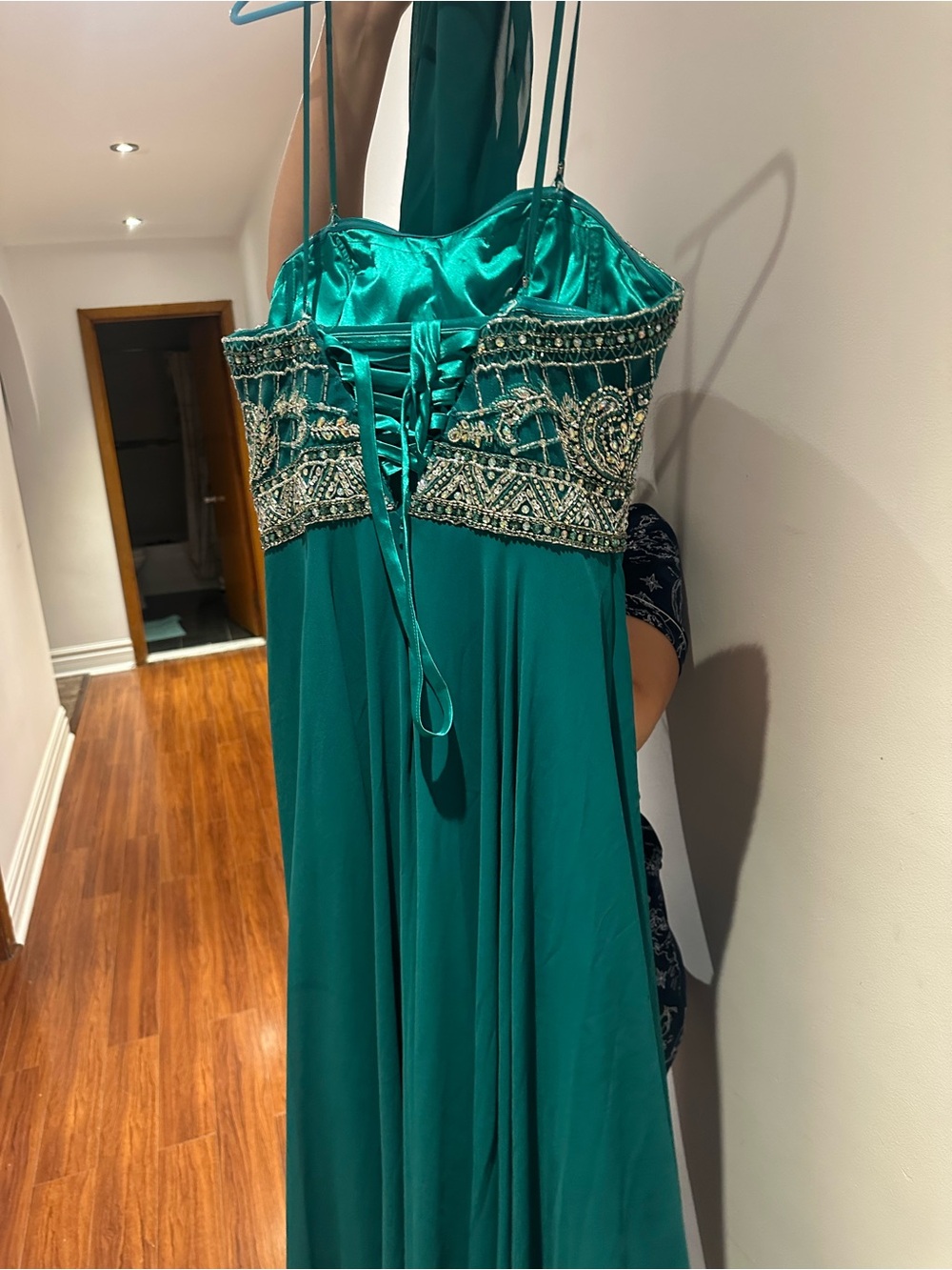 Evening gown - Picture 2 of 8